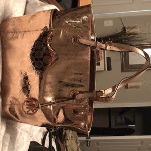 Micheal Kors Rose Gold purse